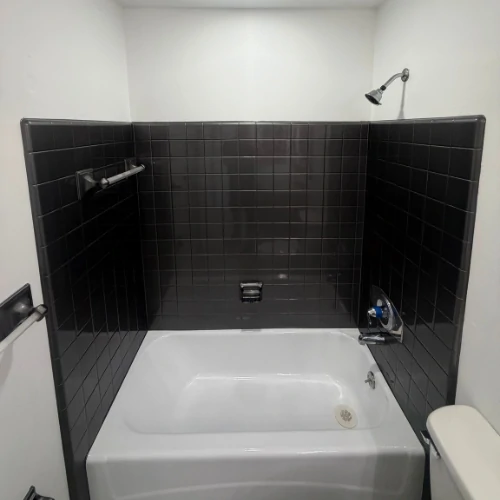 black-tile-bathtub-surround-refinishing-kissimmee.
