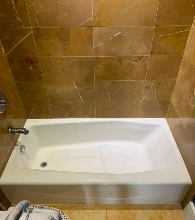 Worn fiberglass bathtub before refinishing in Kissimmee FL.