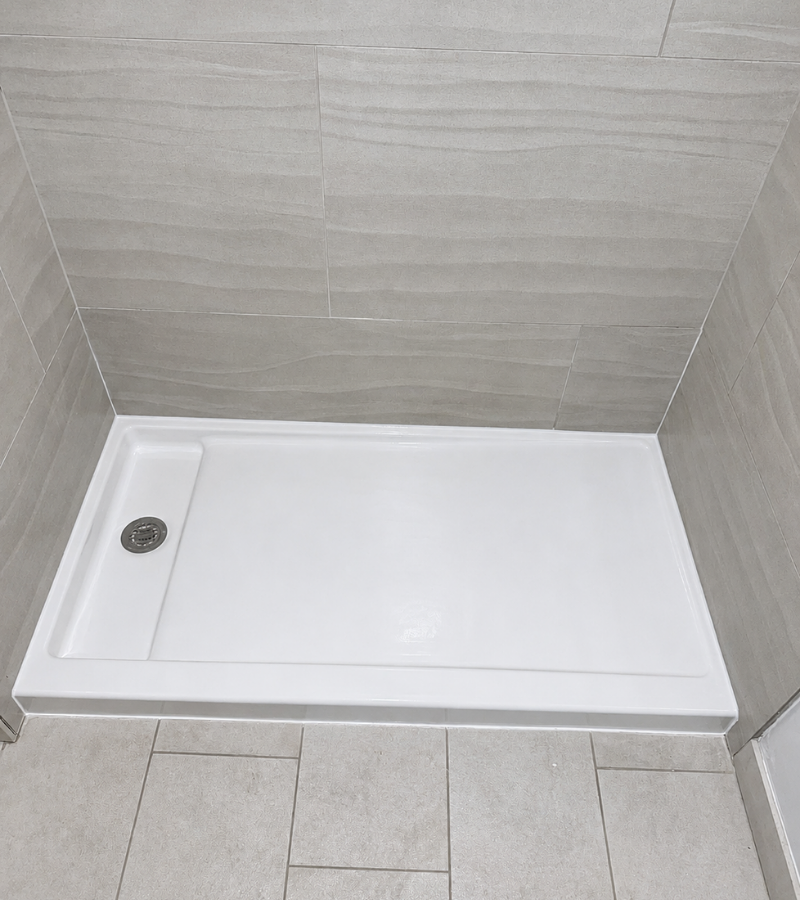 Clean white refinished fiberglass shower base in Kissimmee Florida.