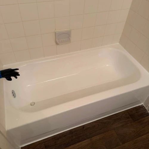 glossy-bathtub-restoration-after-kissimmee.