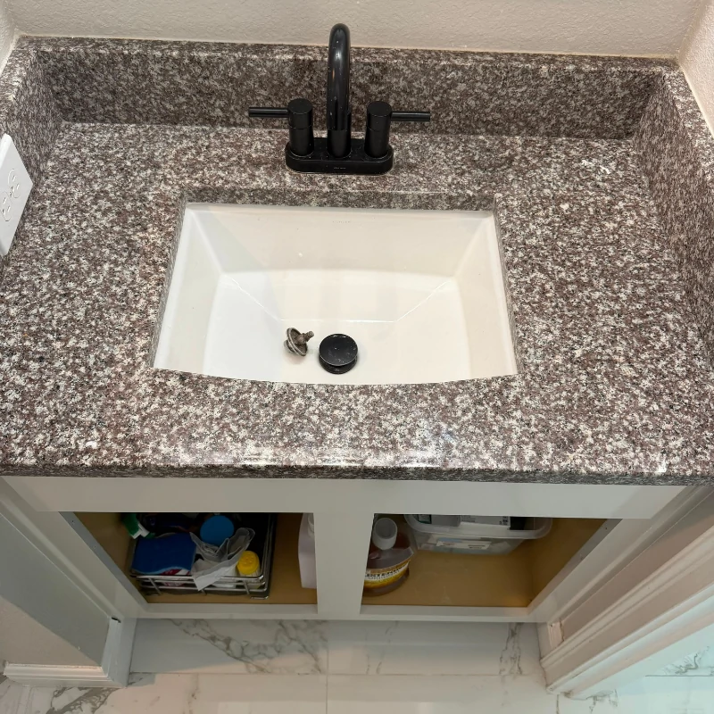 single-sink-granite-countertop-resurfacing-before-kissimmee. Brown fleck granite vanity countertop before epoxy refinishing in Kissimmee FL